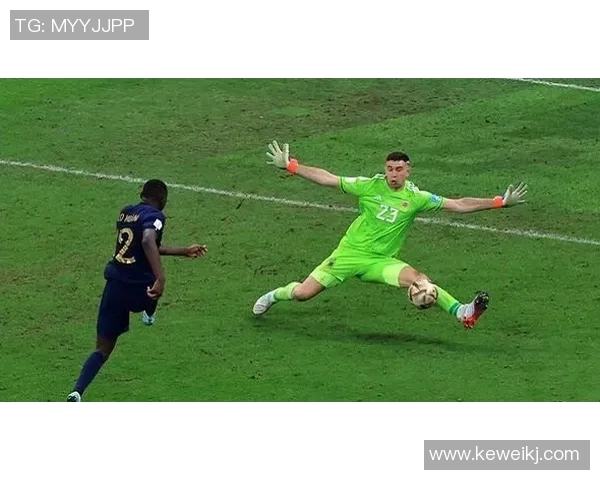 欧冠决赛温布利草坪质量引发球员集体不满与争议